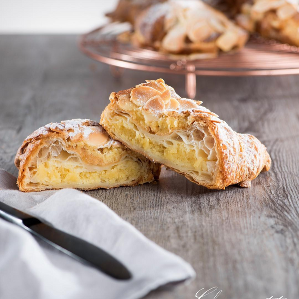 杏仁可頌 Fresh Baked Croissant aux Amandes (Almond Croissant)
